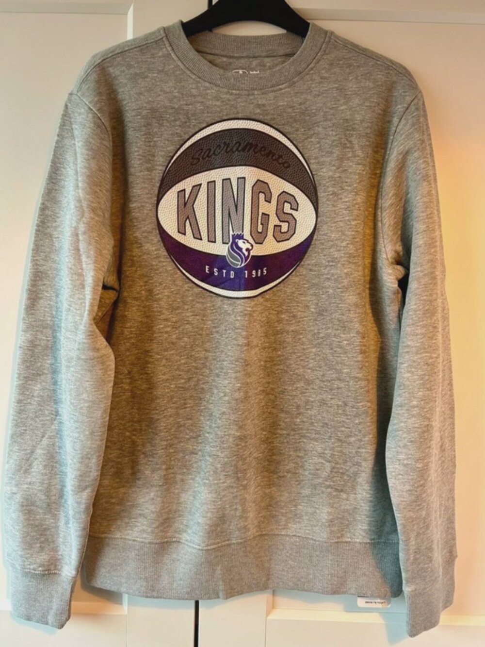 NBA Sacramento Kings Sweatshirt BNWT Grey Crew Neck Jumper Size S